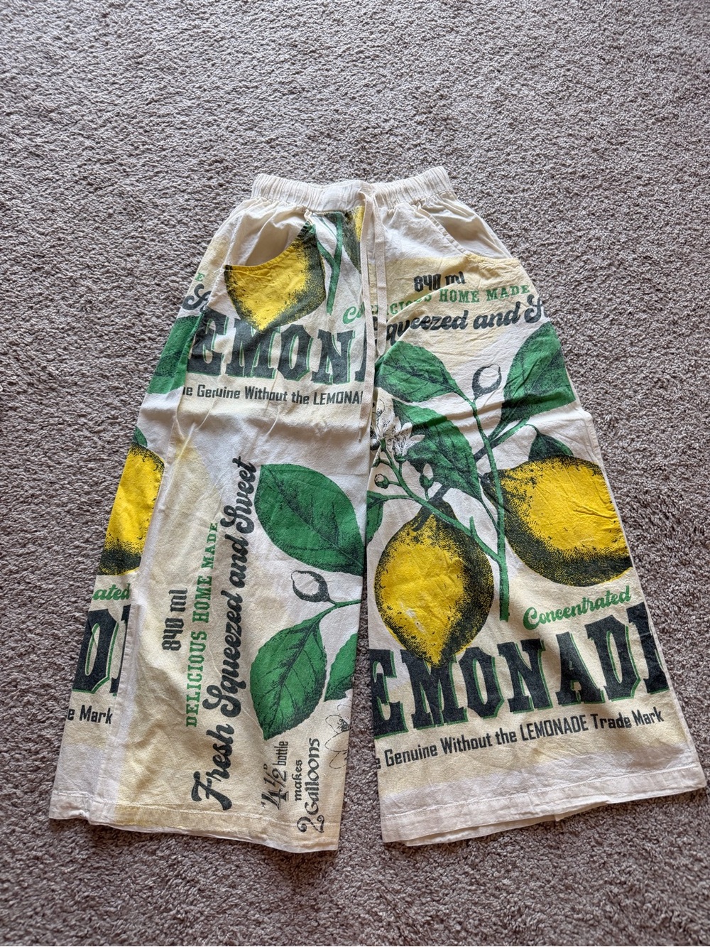 Woman’s Lemon Print Wide-Leg Bottoms